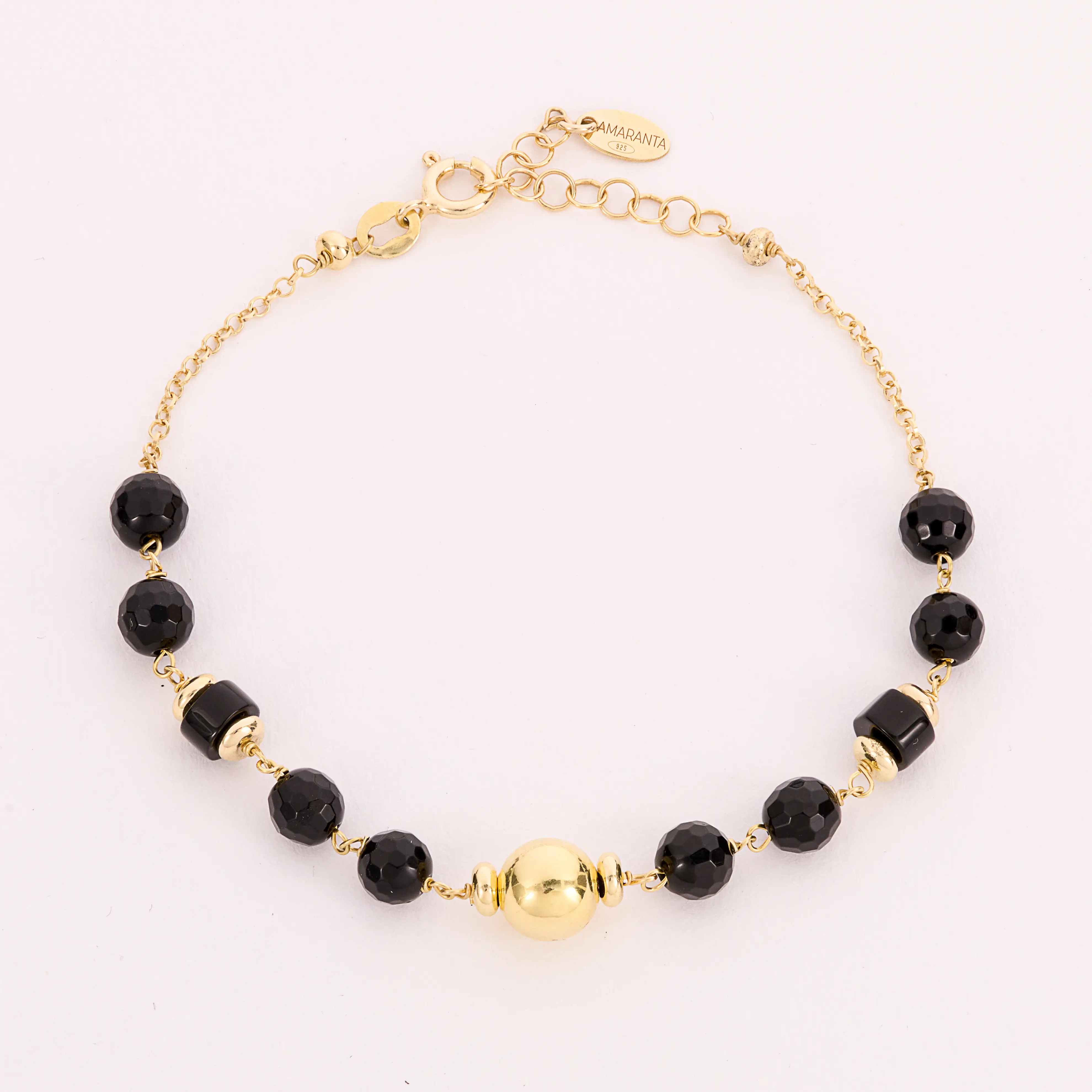 Gold bracelet processed by image clipping path services.