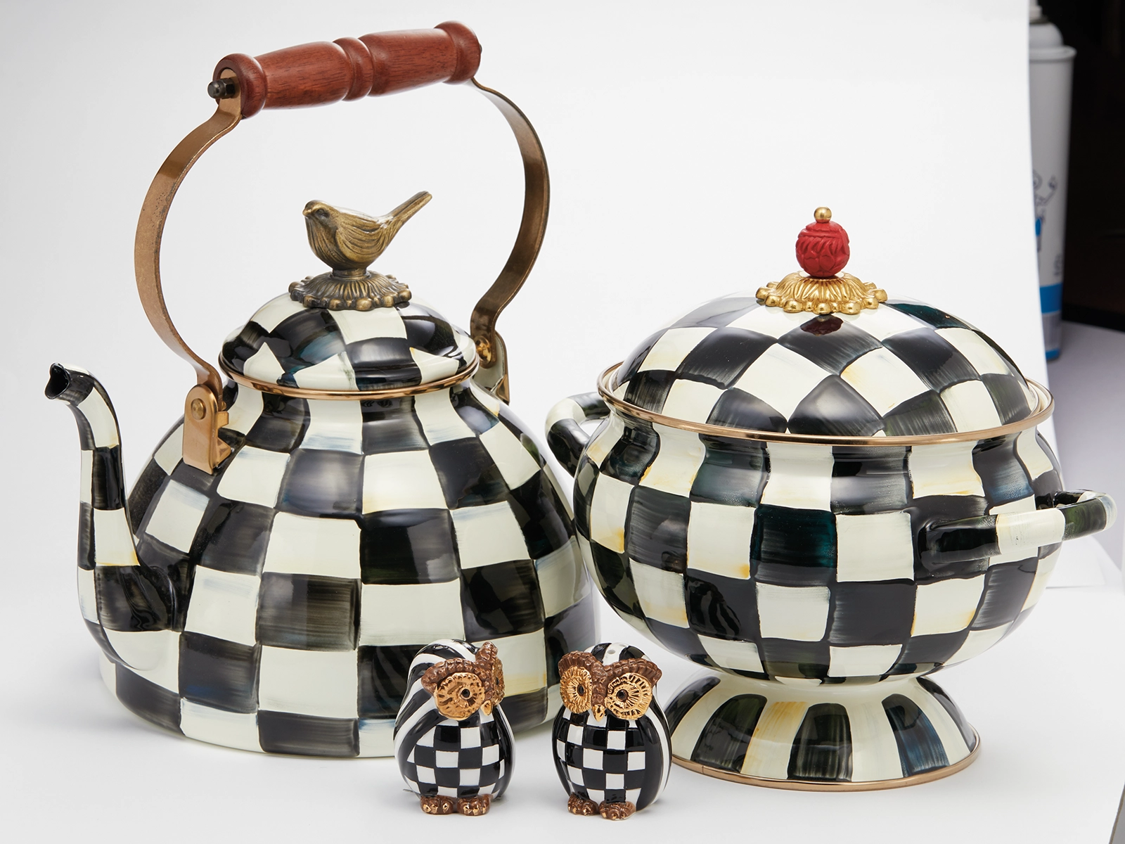 Decorative ceramic tea kettle and bowl product photo editing